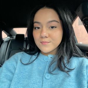 Meet your Posher, Debora